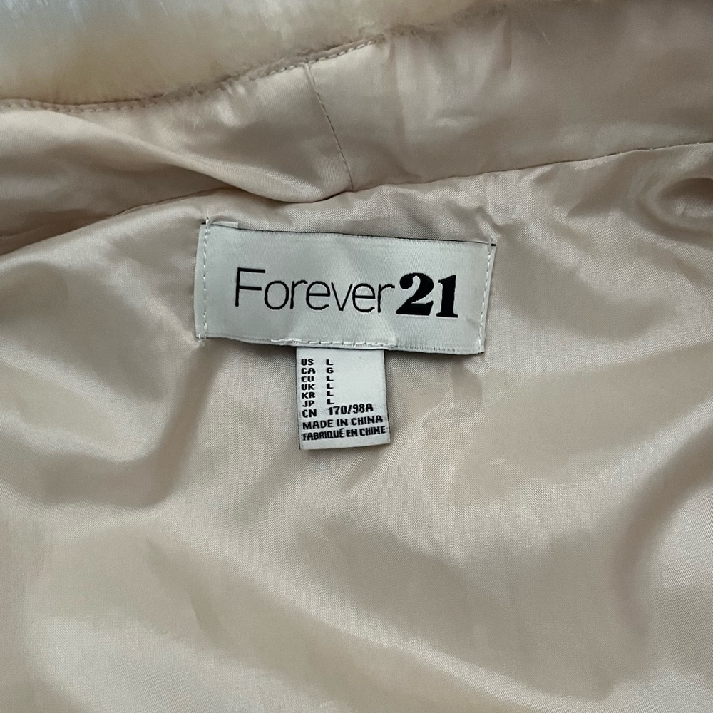 𝅺forever 21 Faux Fur Vest - Picture 8 of 9